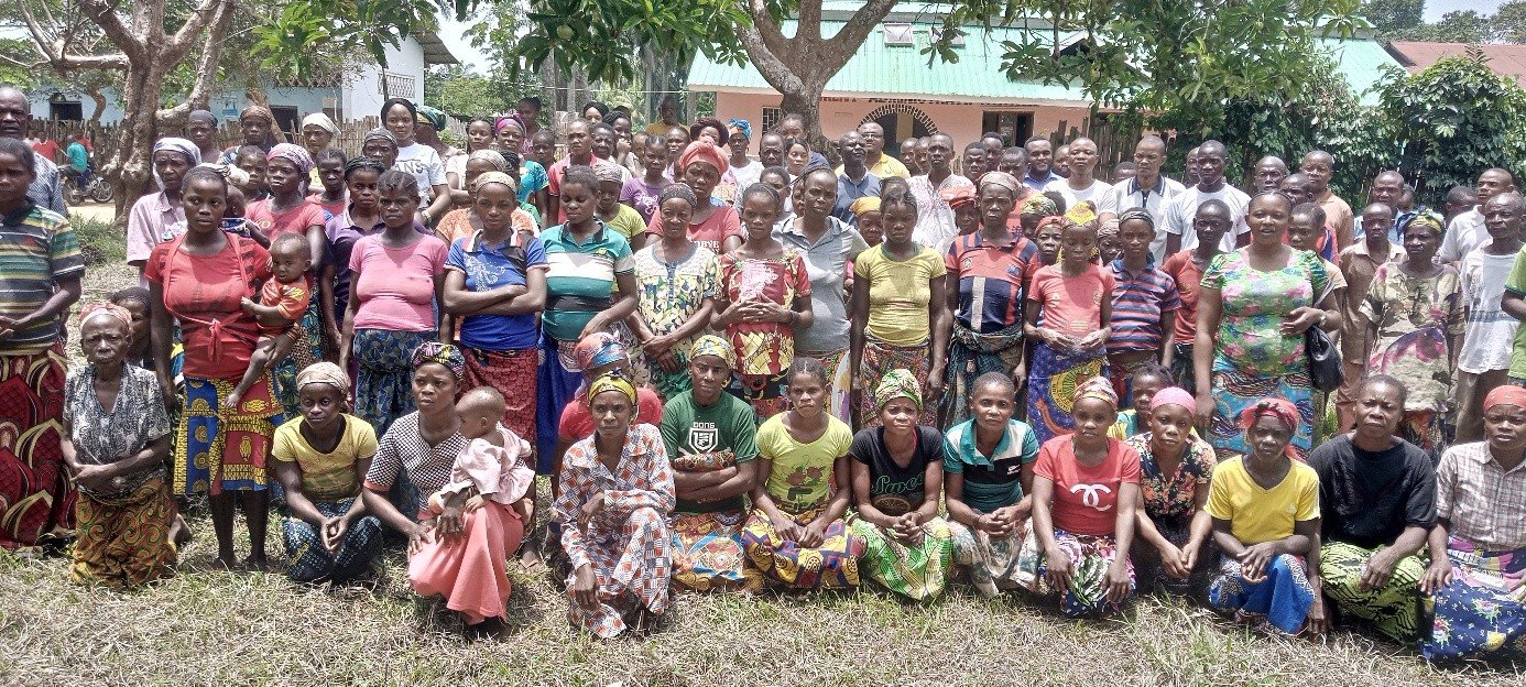 Femmes autochtones d'une communauté forestière en province de l'Équateur